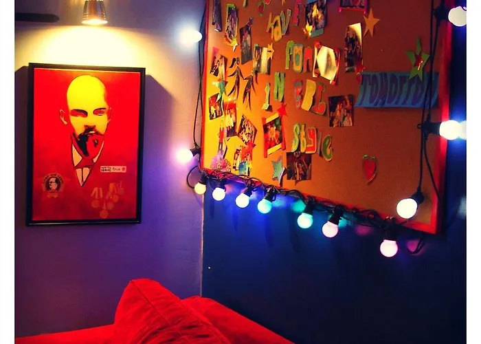 Хостел Good Bye Lenin Pub & Garden *