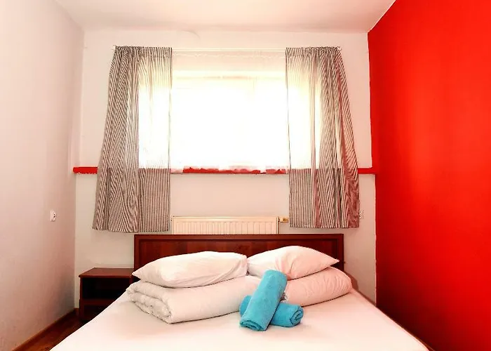 Хостел Good Bye Lenin Pub & Garden *