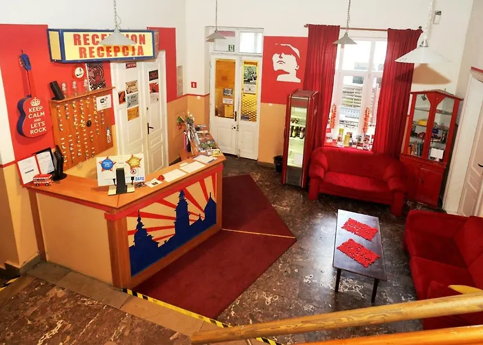 Good Bye Lenin Pub & Garden Hostel *