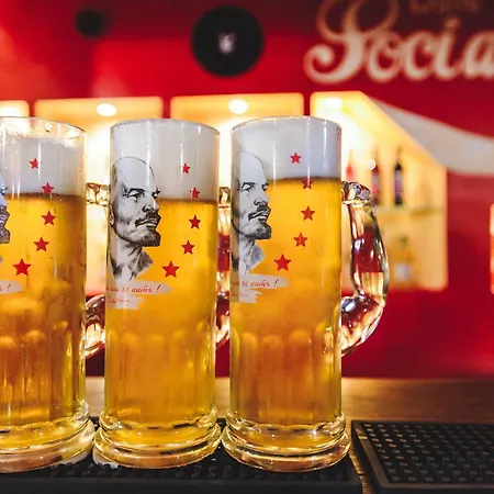 Good Bye Lenin Pub & Garden אכסניה *