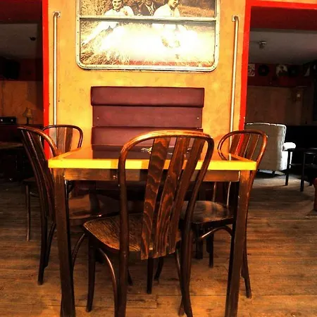 Hostel Good Bye Lenin Pub & Garden