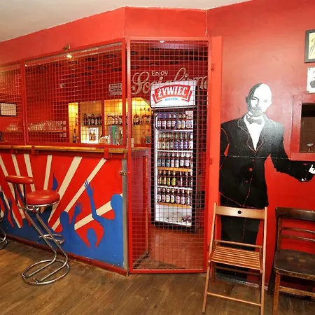 Good Bye Lenin Pub & Garden אכסניה *