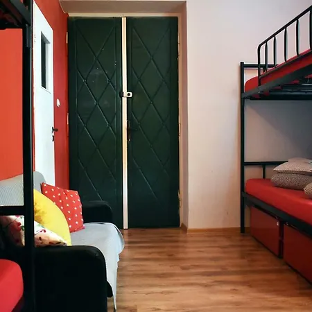 Good Bye Lenin Pub & Garden אכסניה *