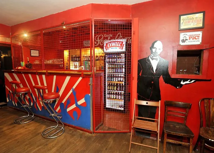 Good Bye Lenin Pub & Garden Hostel *