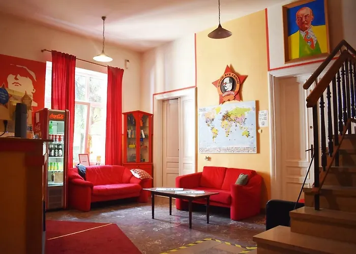 Good Bye Lenin Pub & Garden Hostel *