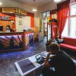 Albergue Good Bye Lenin Pub & Garden