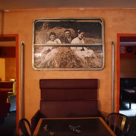 Good Bye Lenin Pub & Garden Albergue