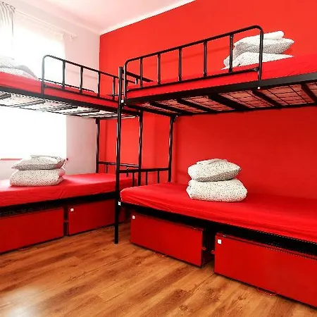 Good Bye Lenin Pub & Garden Albergue